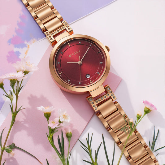 Titan Women Brass Round Shape Watches(2480WM07)